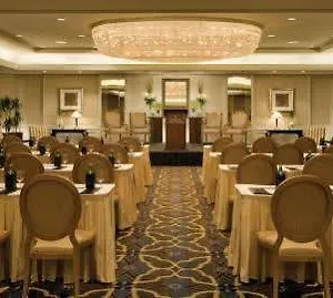 Four Seasons At Kingdom Center Hotel Riadh